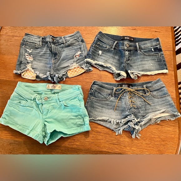 Bundle of Hollister Shorts - Picture 1 of 9